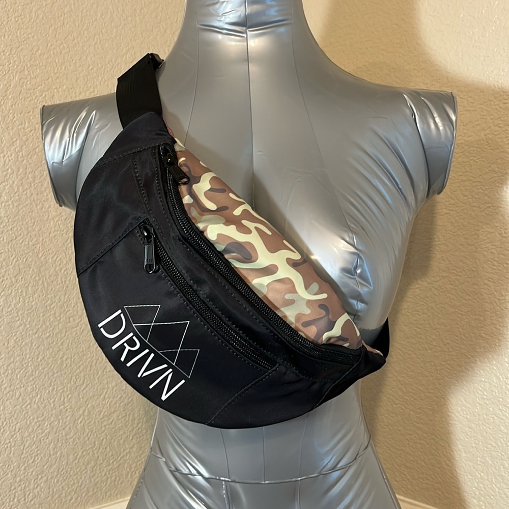 DRIVIN WAIST BELT BAG BLACK AND CAMO NEW WITHOUT TAGS